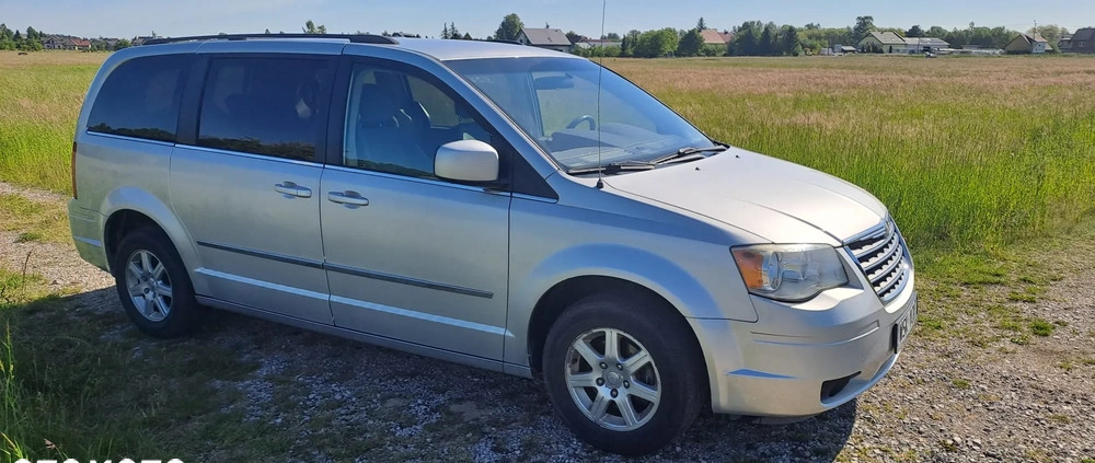 Chrysler Town &amp; Country cena 24900 przebieg: 213500, rok produkcji 2010 z Bochnia małe 67